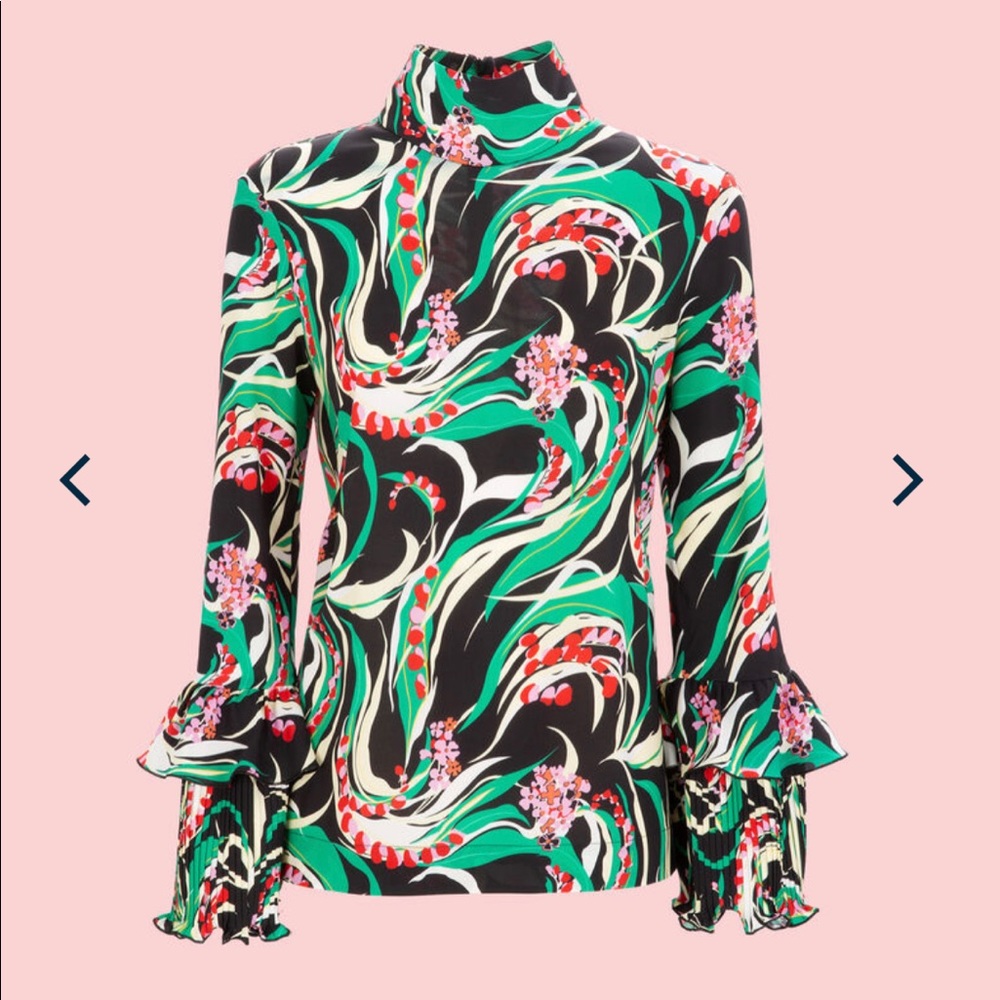 La DoubleJ Frill Wrist Blouse